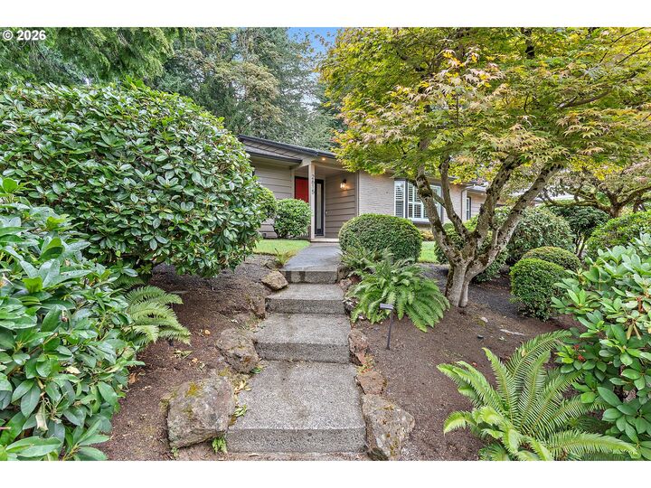 Property Photo:  2615 SW Scenic Dr  OR 97225 