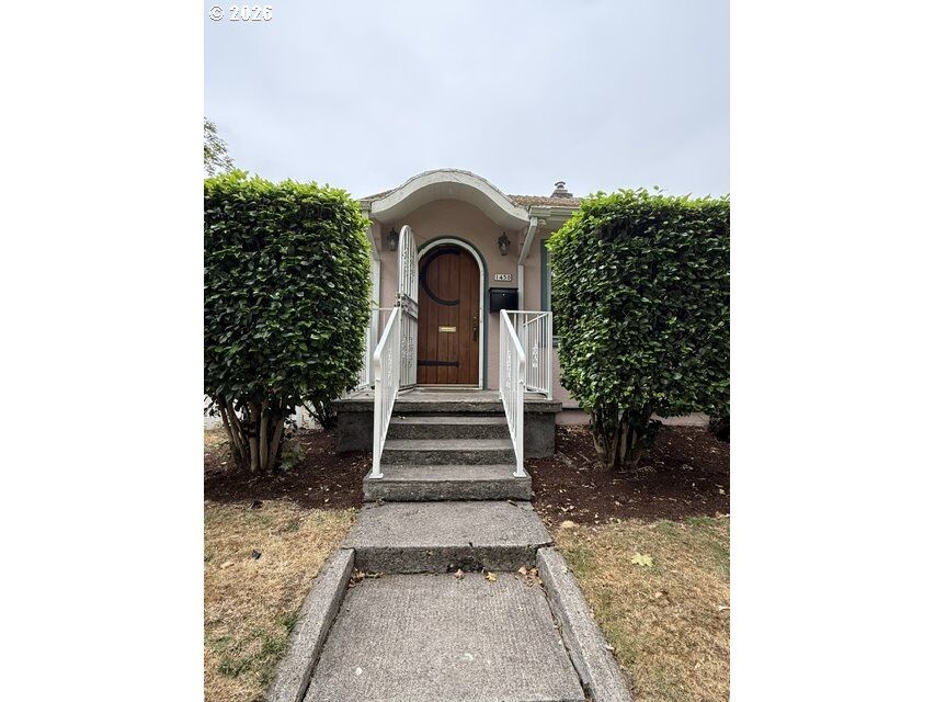 Property Photo:  1450 SE Palm St  OR 97214 