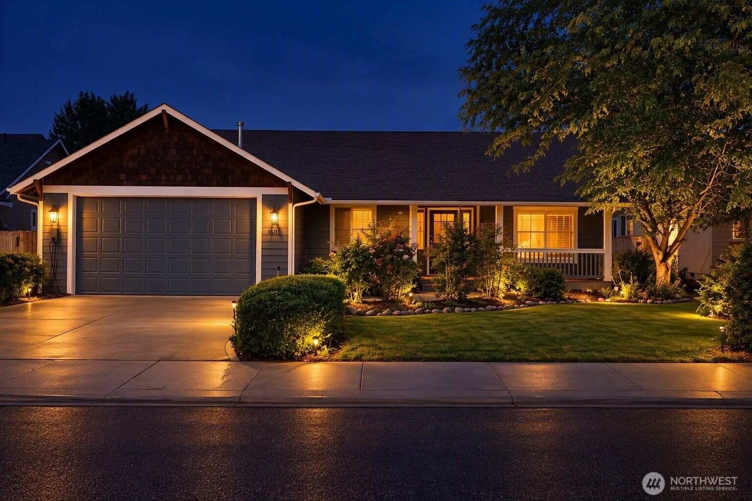 Property Photo: 1605 N Bluegrass Lane WA 98926