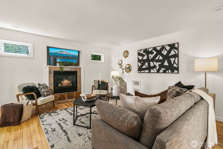 Property Photo: 158 15th Avenue B WA 98122
