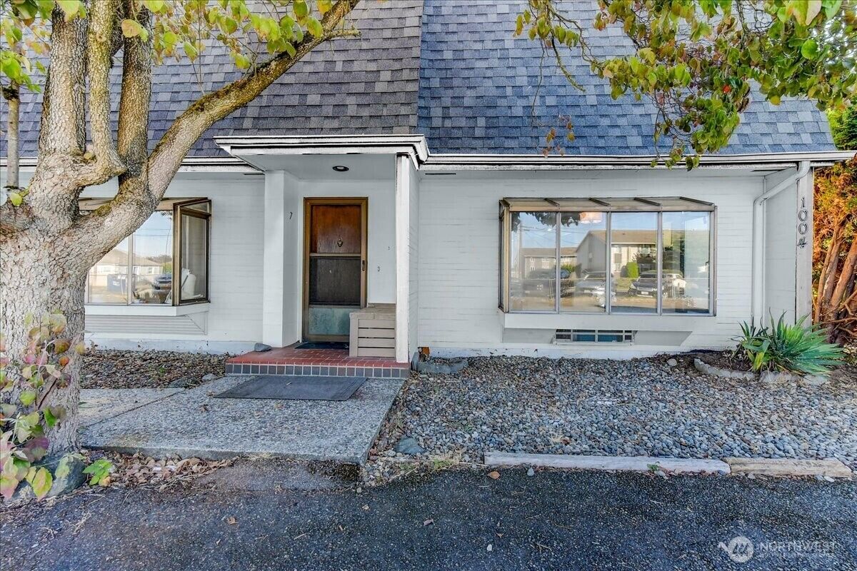 Property Photo:  1004  Columbia Avenue 7  WA 98270 