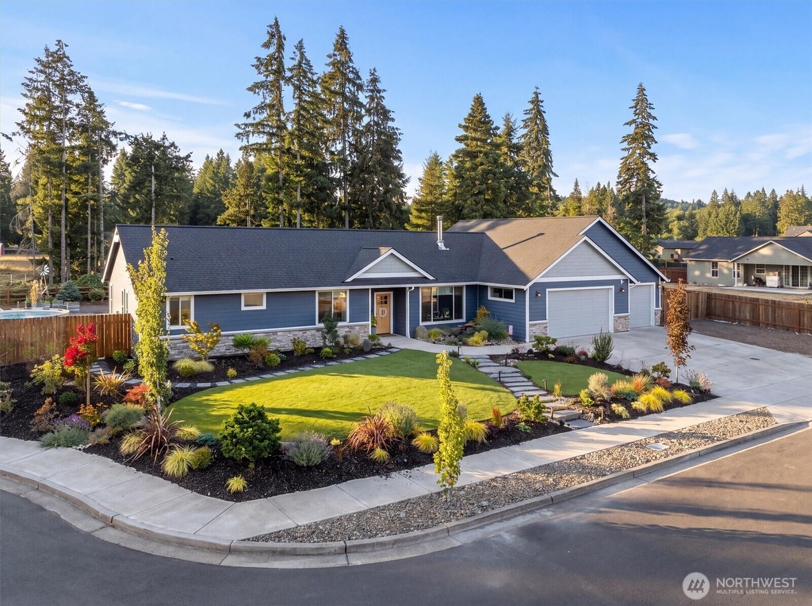 Property Photo:  105  Andrew Court  WA 98611 