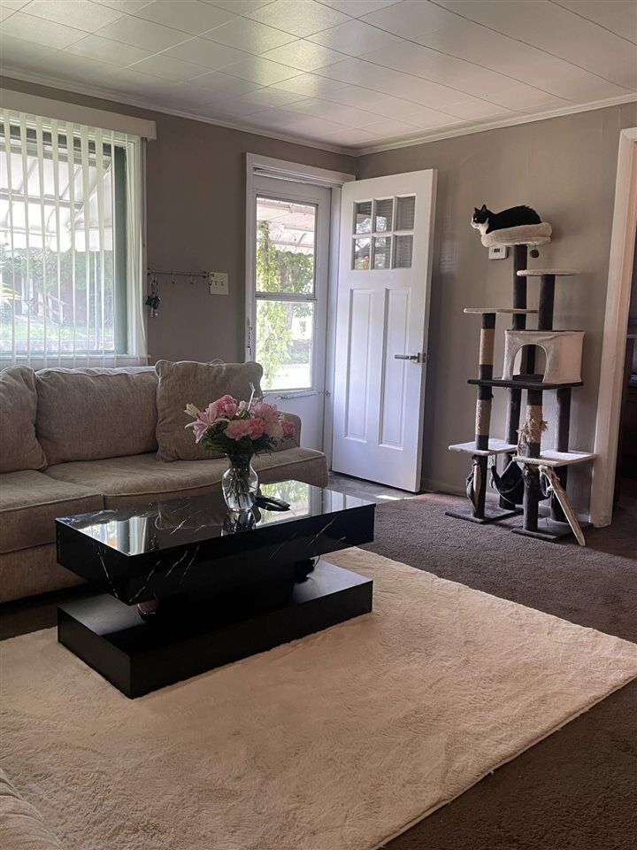 Property Photo: 1013 Butler Street IN 47374