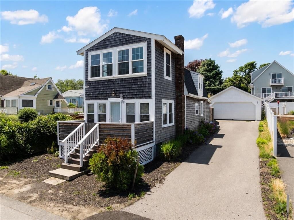 Property Photo:  29 Aquidneck Avenue  RI 02871 