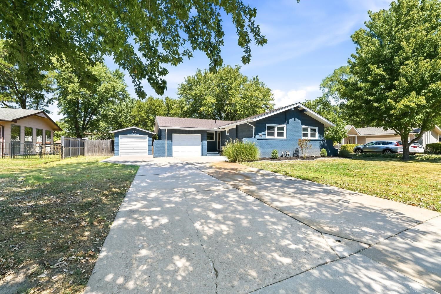 Property Photo:  502 W Allison St  KS 67002 