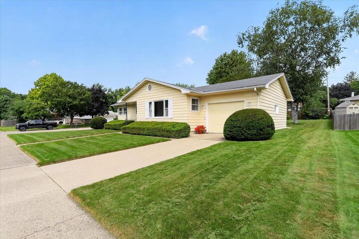 Property Photo: 2016 Moreland Drive WI 53548