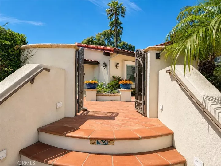 Property Photo:  32355 Via Antibes  CA 92629 