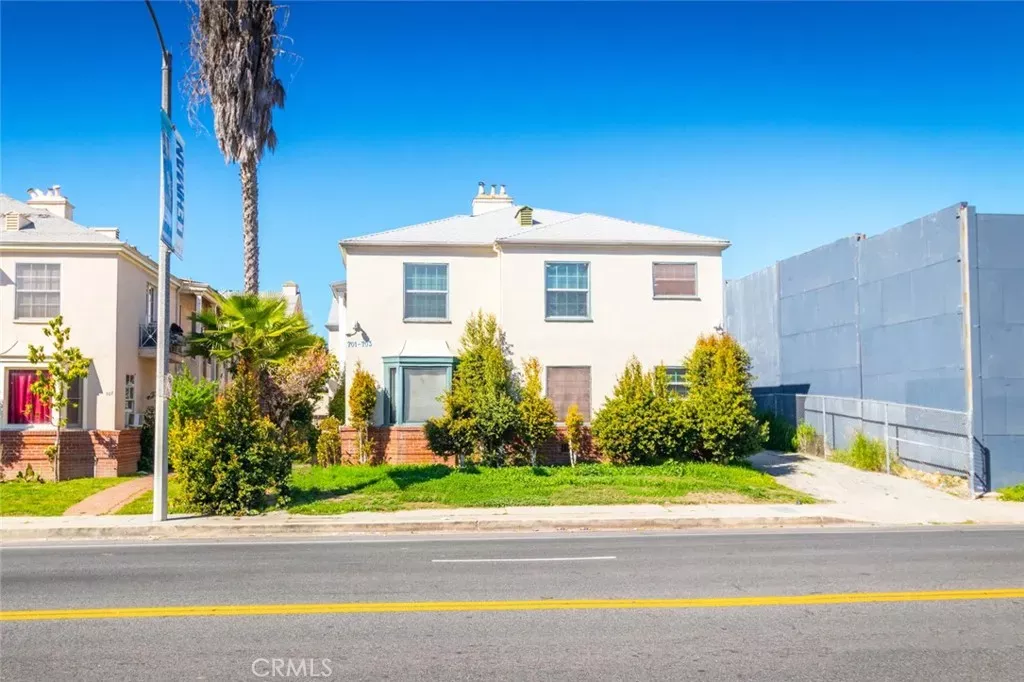 Property Photo:  701 Crenshaw  CA 90005 