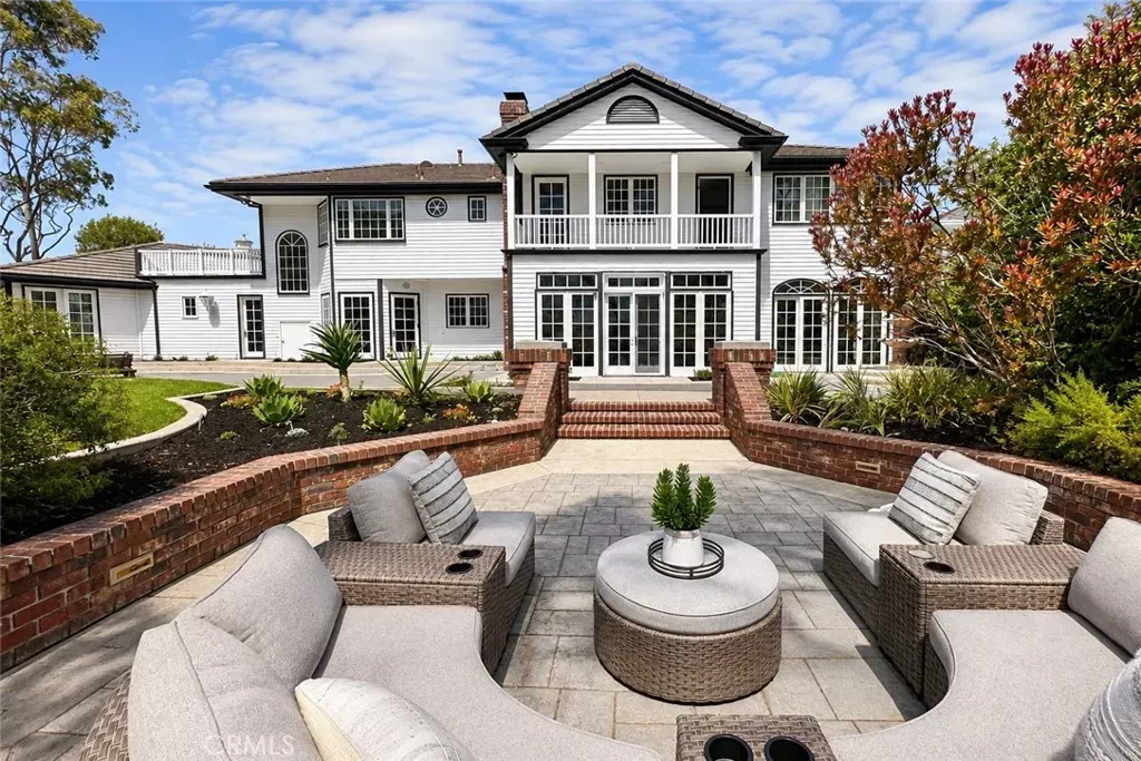 Property Photo:  4 Summit  CA 92603 