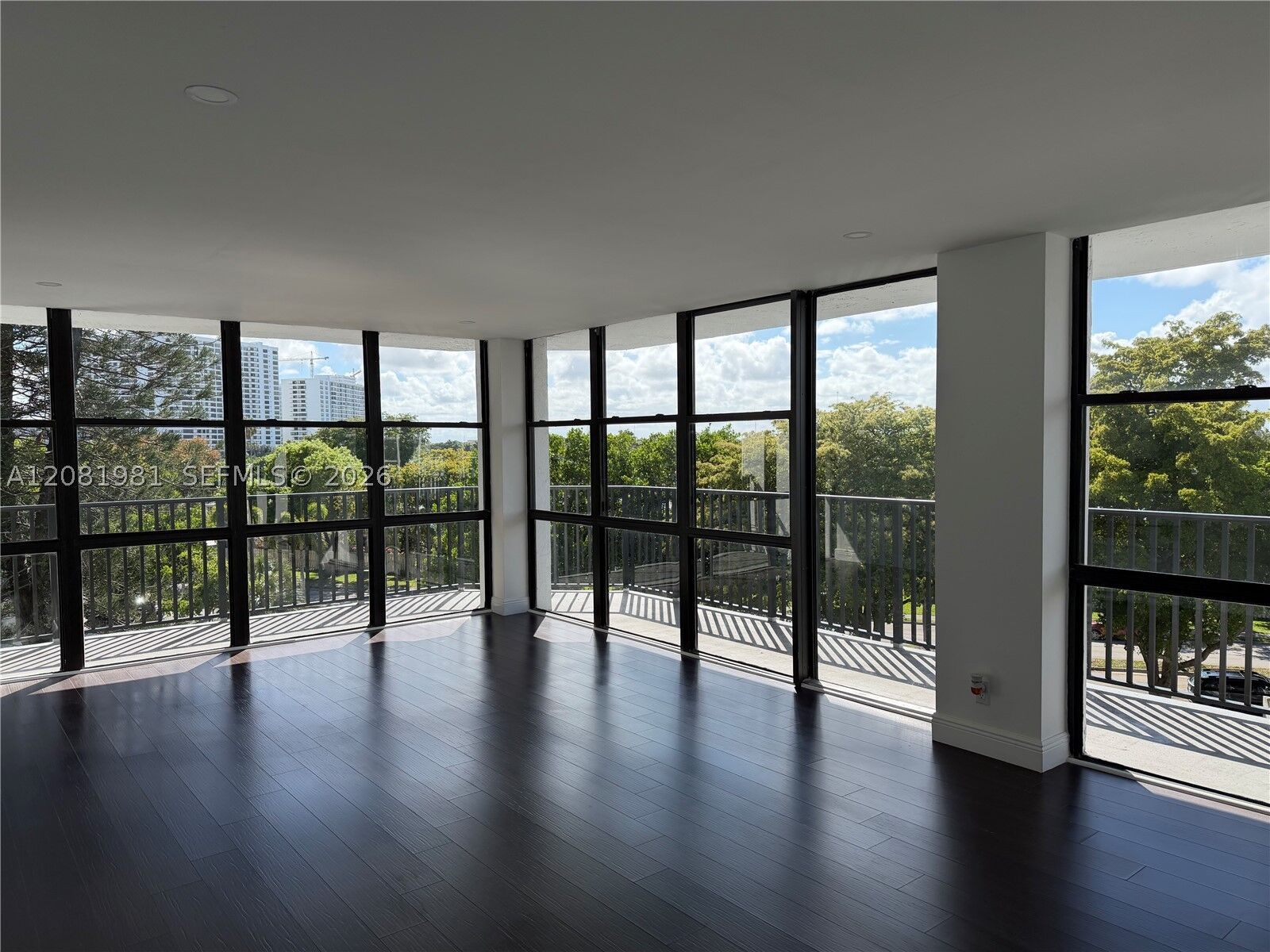 Property Photo: 1000 Parkview Dr 531 FL 33009