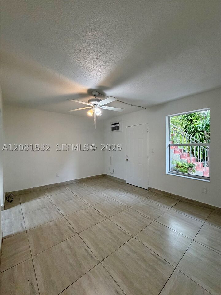 Property Photo:  1045 SW 4th St 2  FL 33130 