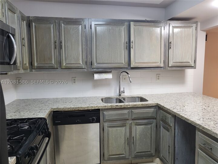 Property Photo:  6924 SW 114th Pl E56  FL 33173 