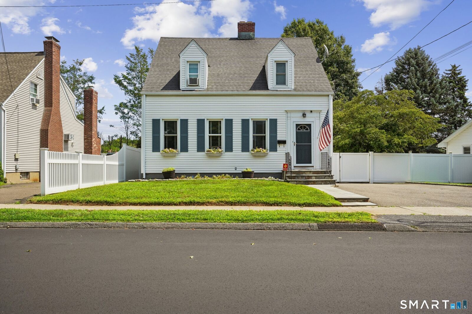 Property Photo:  320 Swanson Avenue  CT 06615 