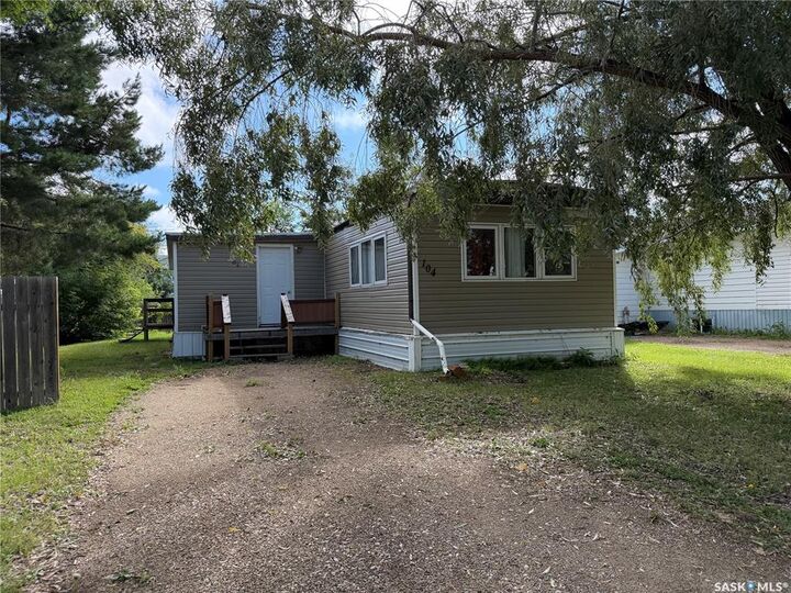 Property Photo:  104 4th Avenue  SK S0E 1A0 