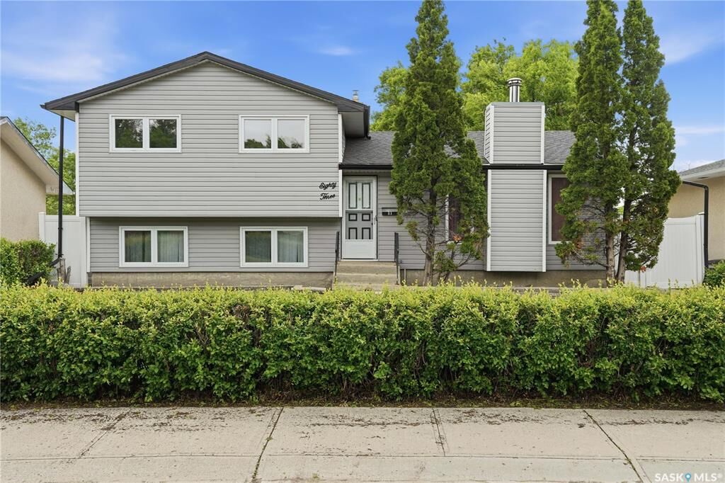 Property Photo:  83 Fuhrmann Crescent  SK S4R 5S4 