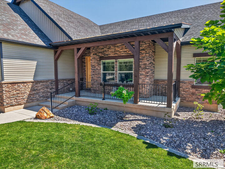 Property Photo:  1408 Stoneridge Drive  ID 83204 
