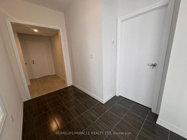 Property Photo:  30 Skyridge Drive 2  ON L6P 4P3 