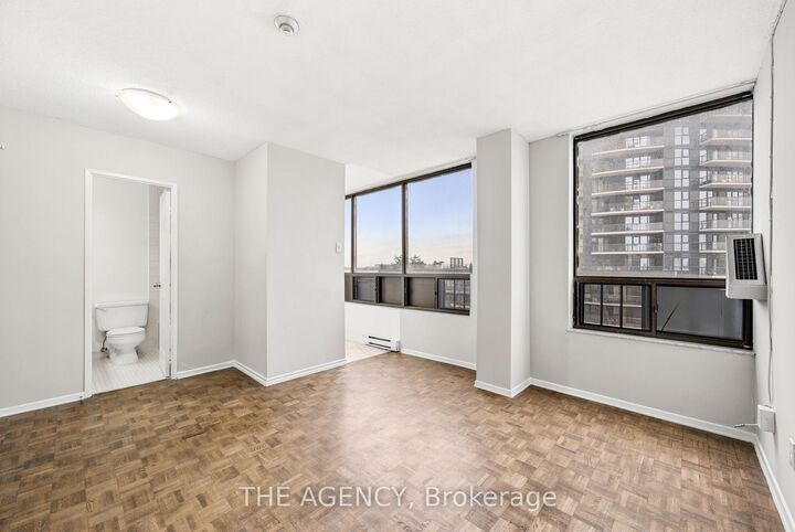Property Photo:  2360 Dundas Street W 1019B  ON M6P 4B2 