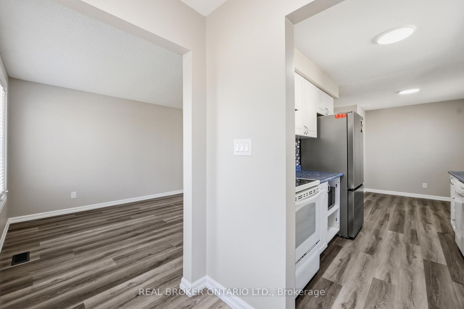 Property Photo:  42 Terrace Avenue  ON L3C 2C4 