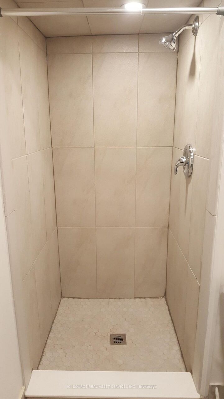 Property Photo:  44 Bartonville Avenue W 5  ON M6M 2B5 