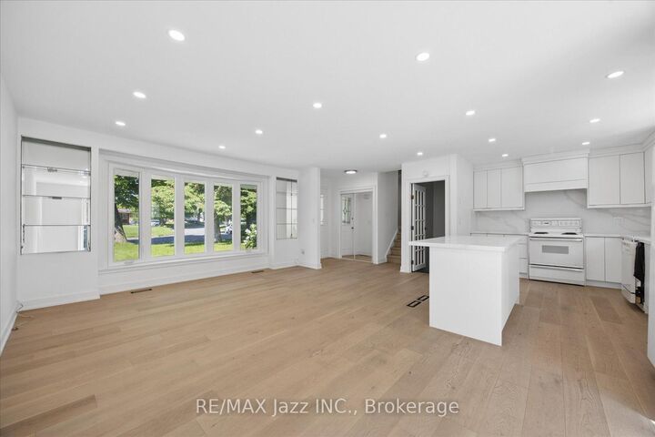 Property Photo:  243 Acadia Drive  ON L1G 1X9 