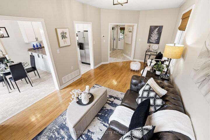Photo de la propriété:  8 Sinden Drive  ON L1M 2B8 
