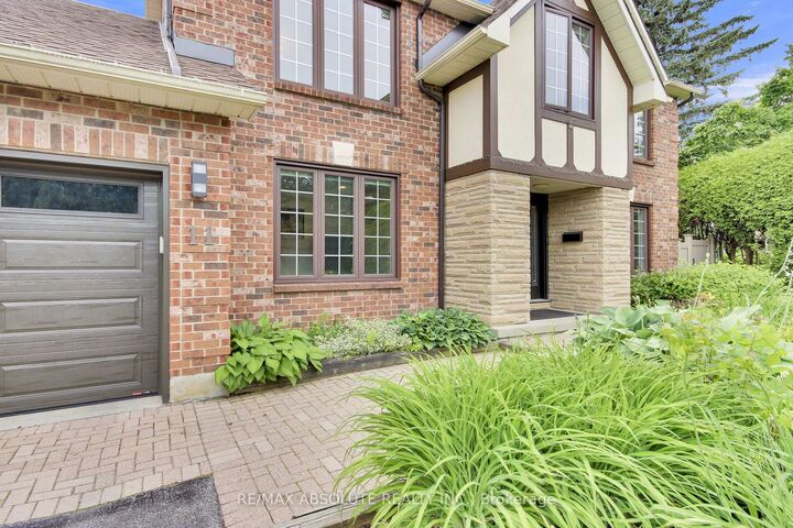 Property Photo:  11 Cobb Court  ON K2J 2K2 