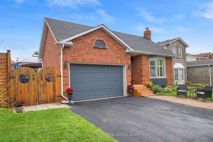 Property Photo:  831 Lavis Street  ON L1K 1W8 