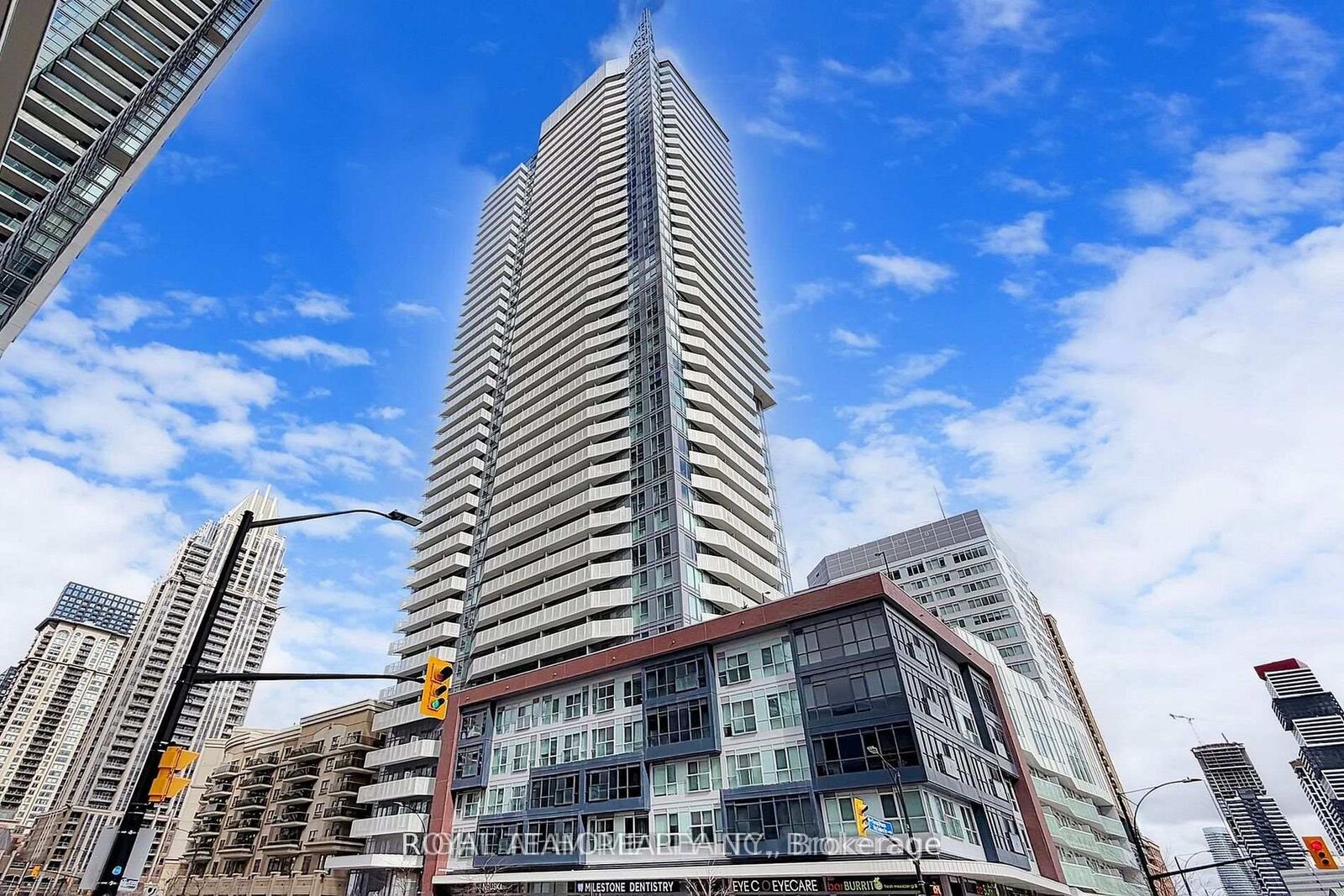 Property Photo:  4065 Confederation Parkway 2507  ON L5B 4N1 