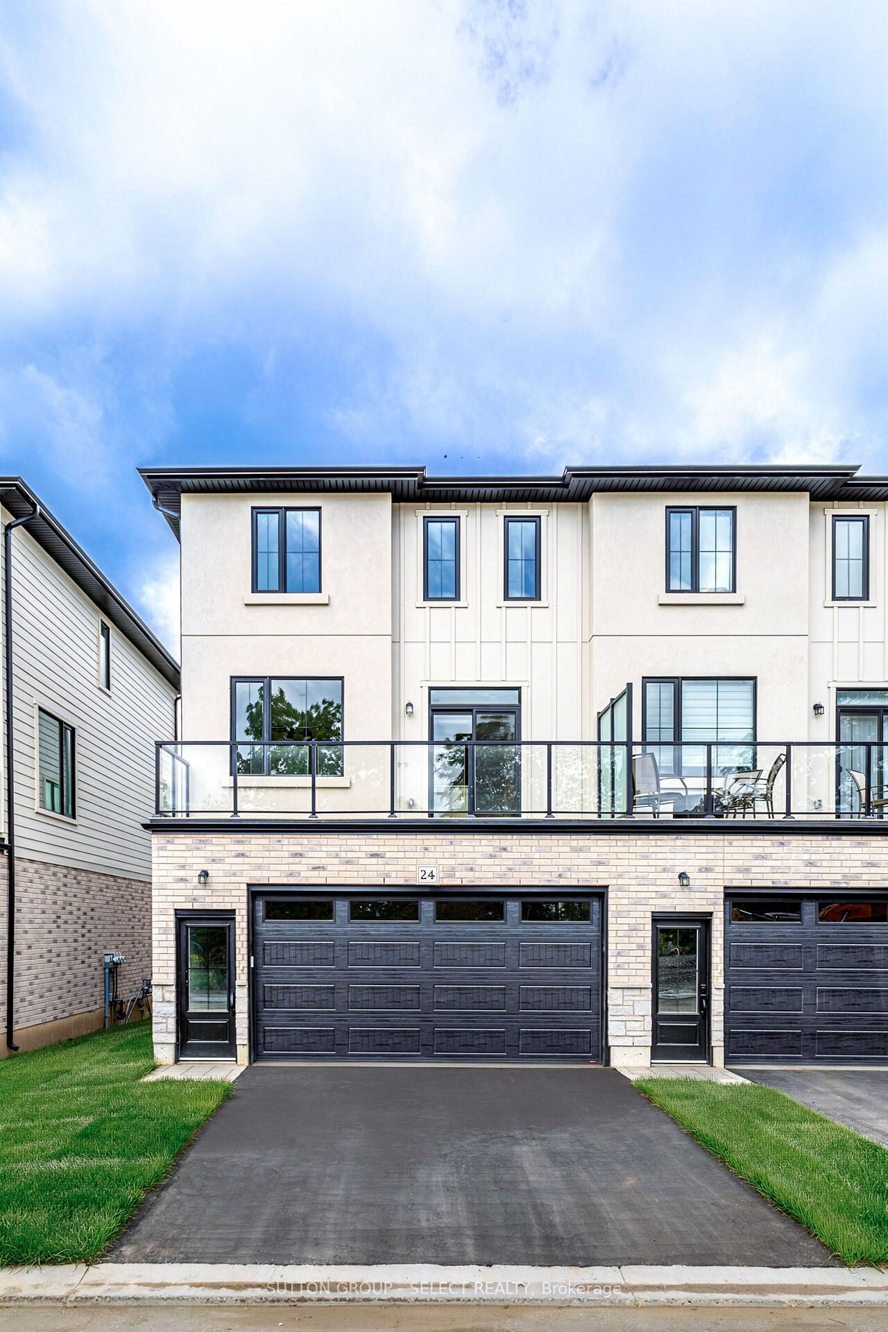 Property Photo:  233 Upper Queen Street 26  ON N0M 2P0 