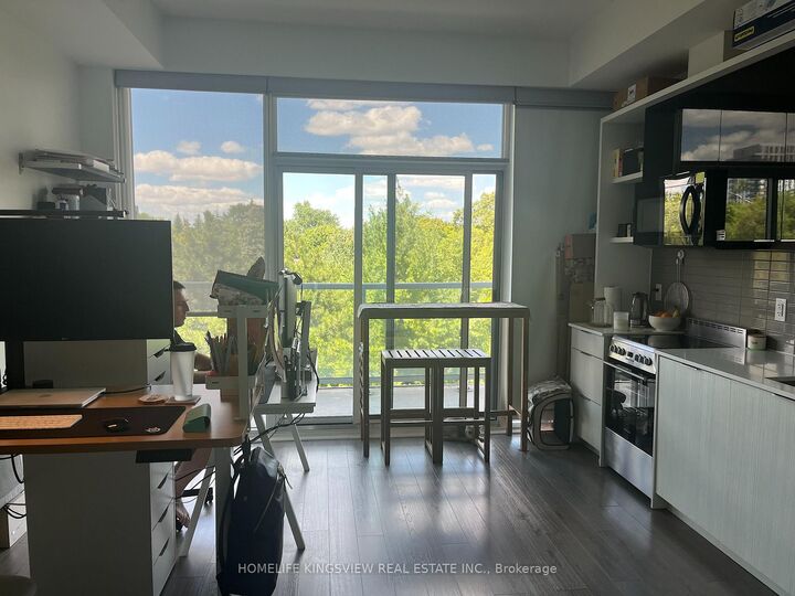 Property Photo:  6 Parkwood Avenue 613  ON M4V 0A3 