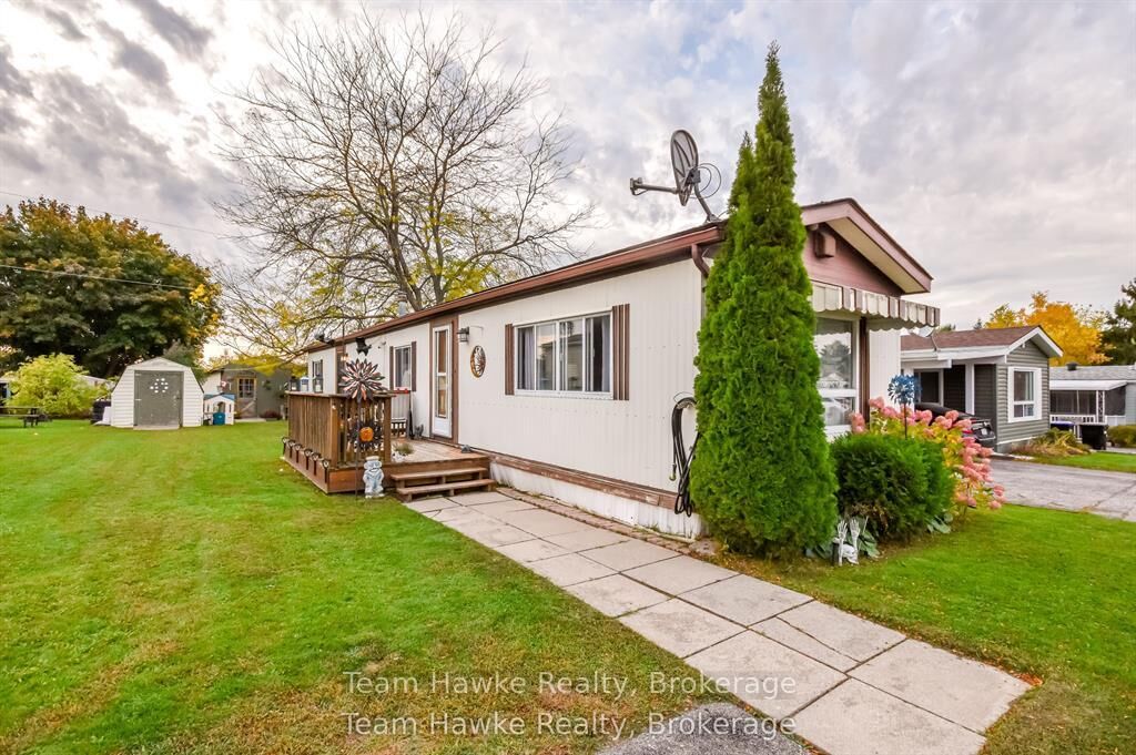 Property Photo:  48 Northland Drive  ON L4R 5B5 
