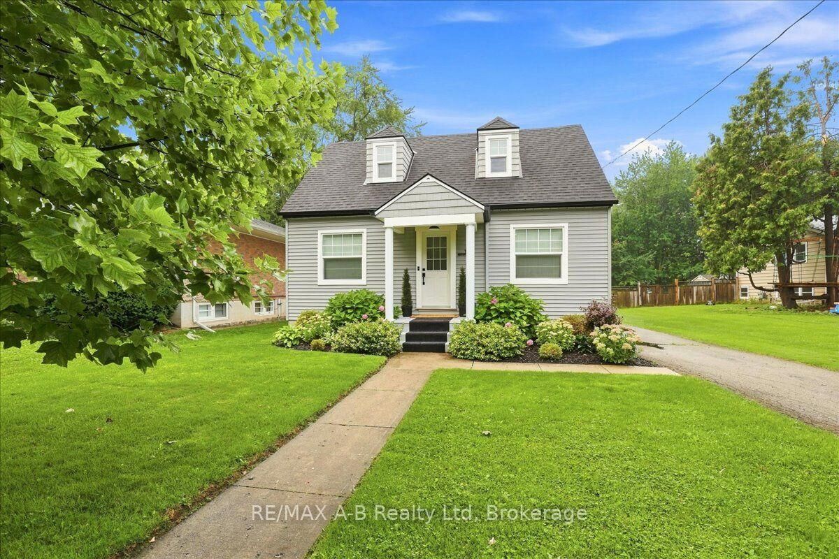 Property Photo:  143 Britannia Street  ON N5A 5Z3 