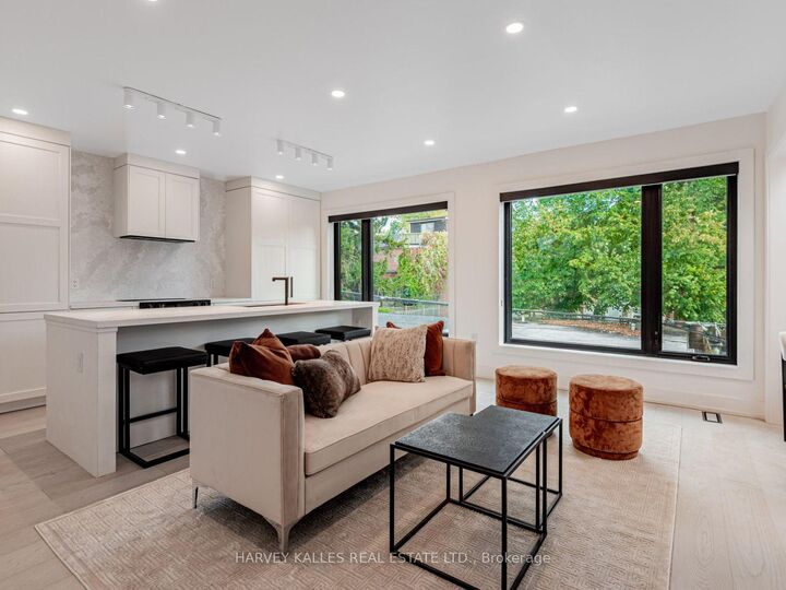 Property Photo:  20 Leslie Garden Lane  ON M4M 3B4 