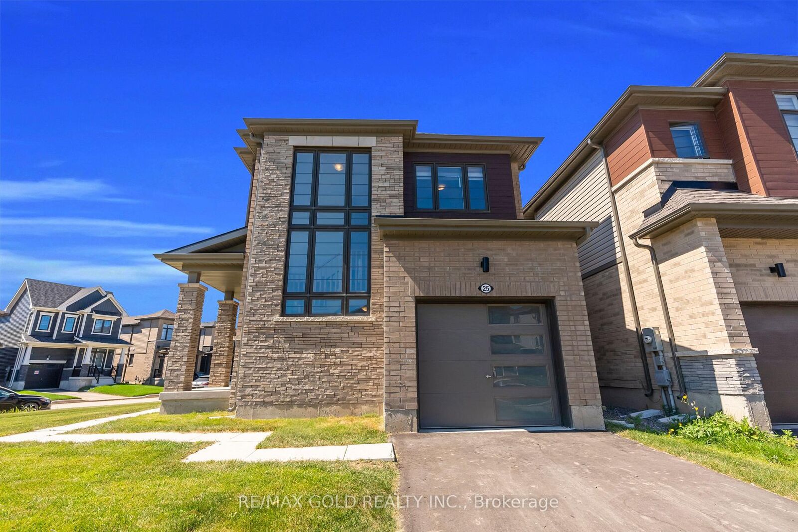 Property Photo:  25 Heritage Way  ON L2V 0N9 