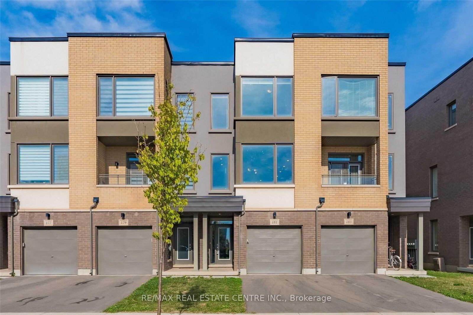 Property Photo:  181 Sabina Drive  ON L6H 0L4 
