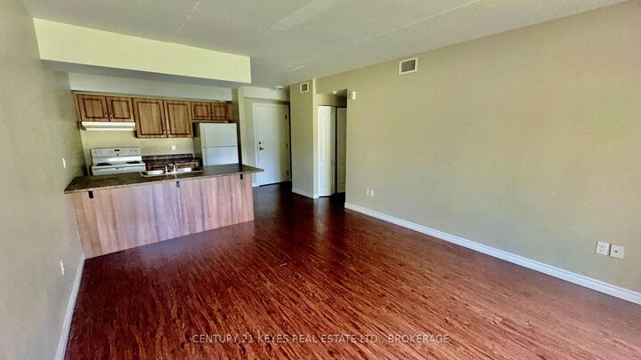 Property Photo:  665 King Street W 101  ON K7G 2H3 