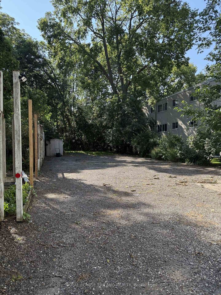 Property Photo:  31 Orchard Street 3  ON N6J 2R4 