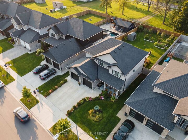 Property Photo:  104 Thames Springs Crescent  ON N0M 2M0 