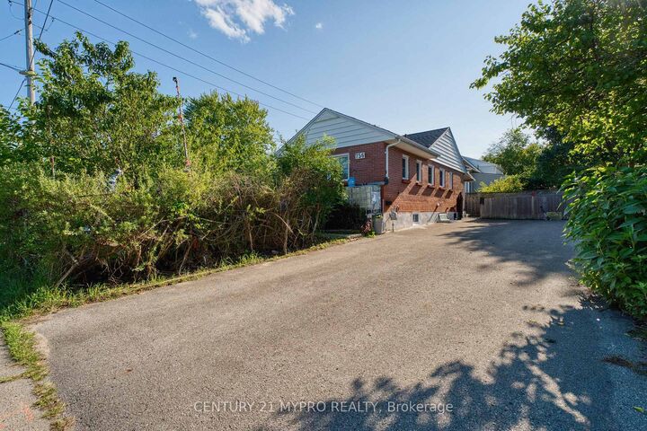 Property Photo:  756 Cheapside Street  ON N5Y 3Y7 