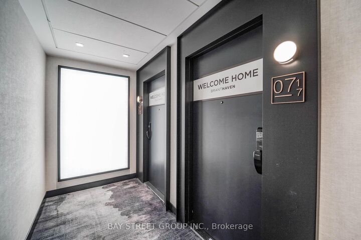 Property Photo:  3200 William Coltson Avenue 717  ON L6H 7W6 
