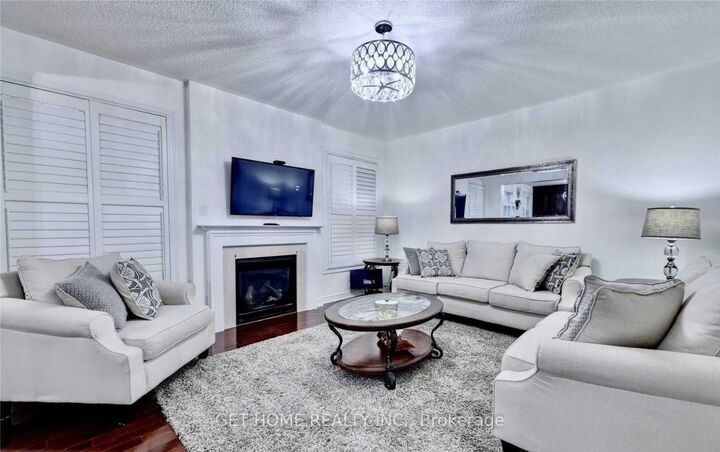 Property Photo:  30 Proud Court Main  ON L6Y 5Z1 
