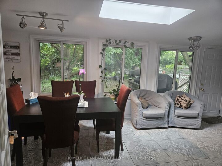 Property Photo:  18 Highland Park Boulevard  ON L3T 1B1 