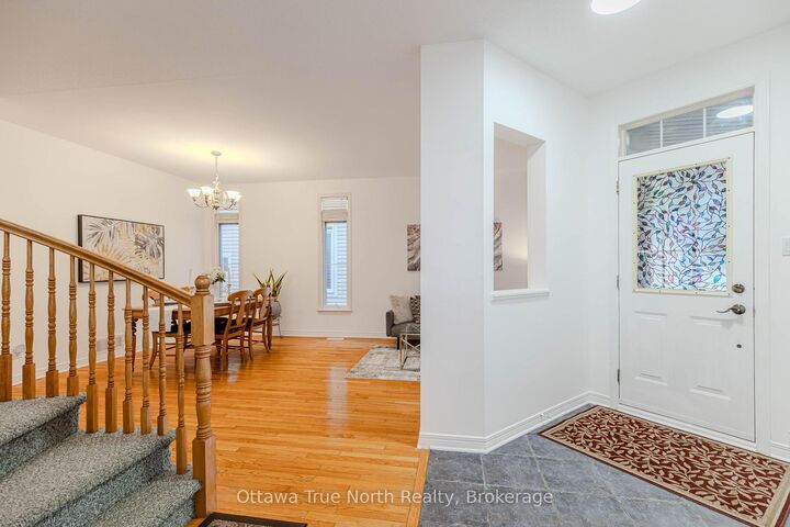 Property Photo:  43 Evanshen Crescent  ON K2K 2Z7 