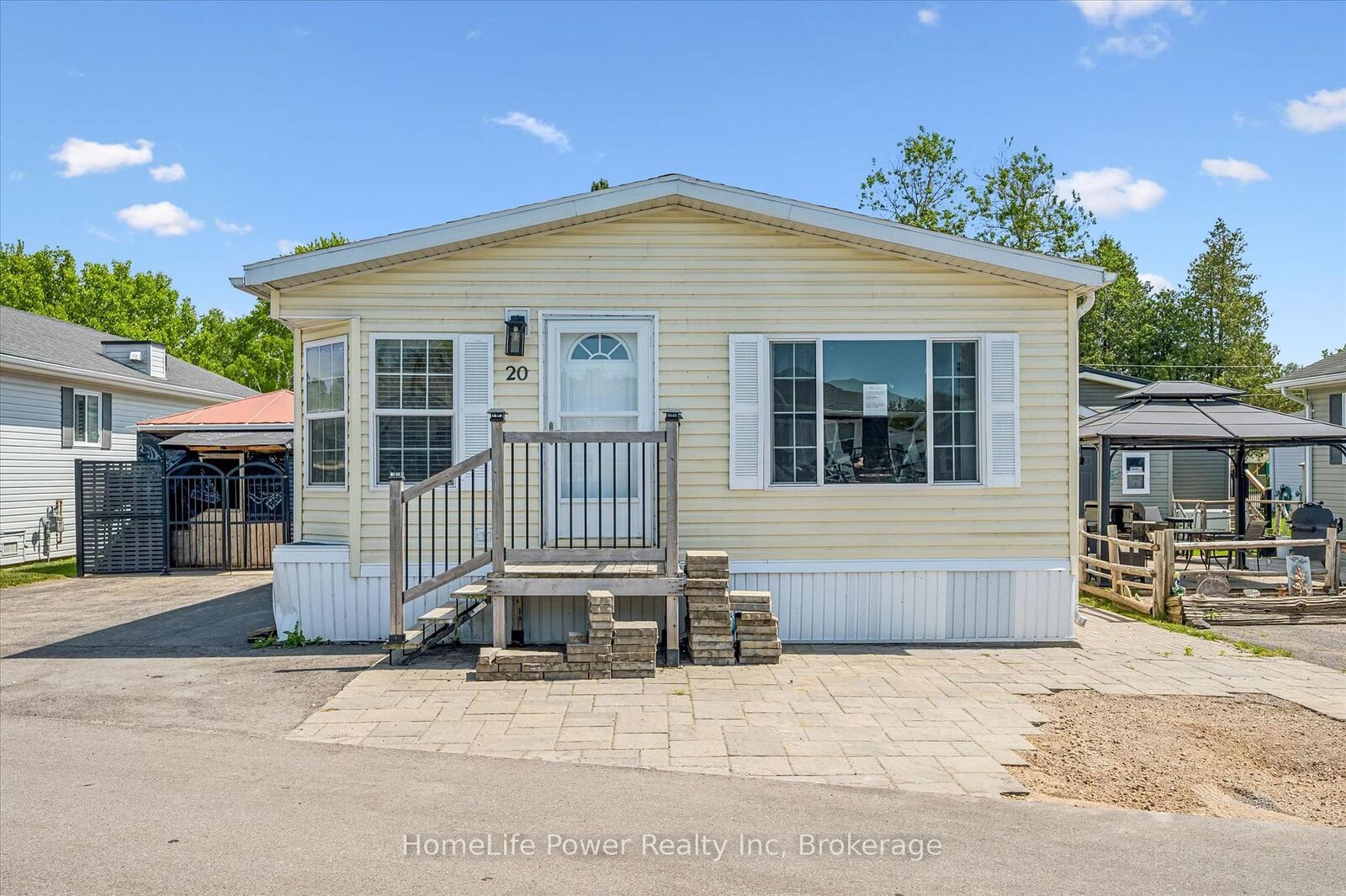 Property Photo:  20 Elm Street  ON N0B 2J0 