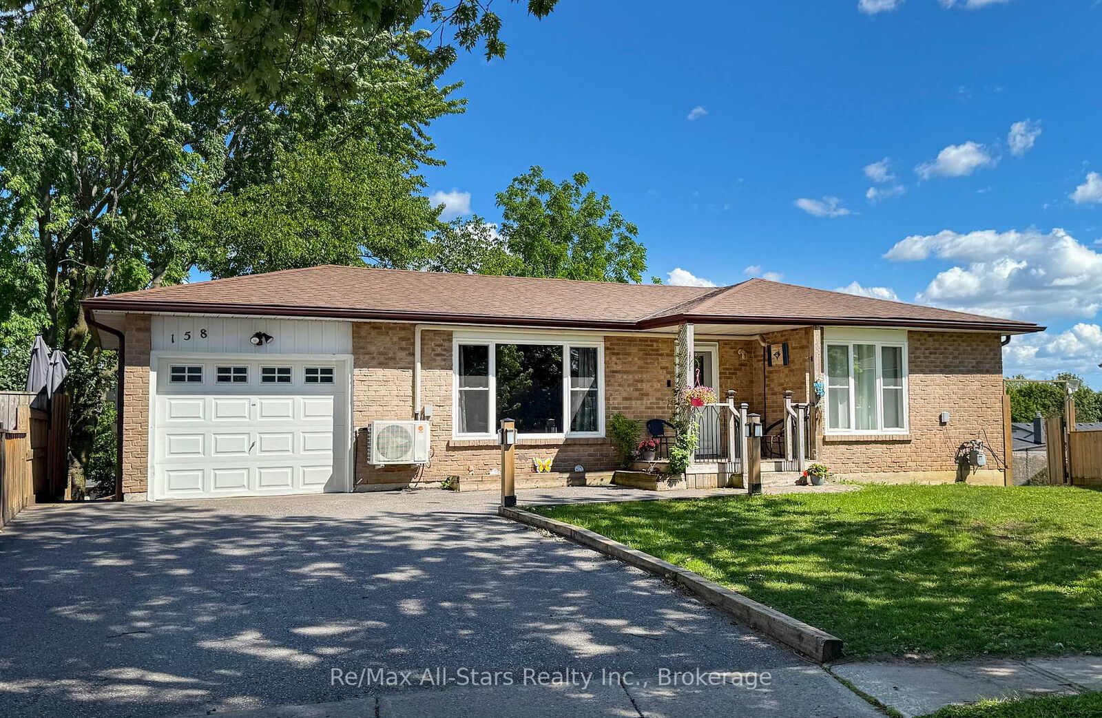 Property Photo:  158 Blossom Court  ON L9L 1G5 