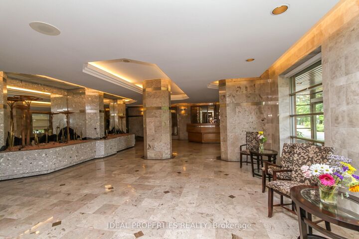Property Photo:  2759 Carousel Crescent 1701  ON K1T 2N5 