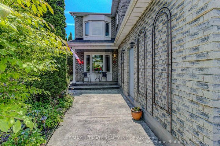 Property Photo:  23 Windham Crescent  ON L1E 1Y7 