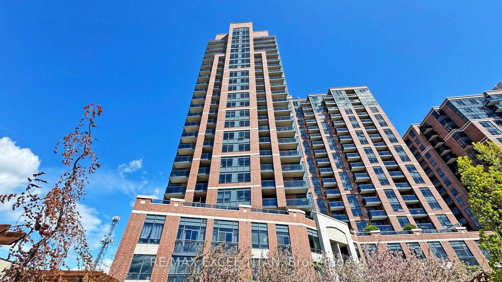 Property Photo: 60 Heintzman Street 1132 ON M6P 5A1