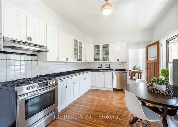 Property Photo:  137 Denison Ave Avenue Suite Aa 2nd Floor  ON M5T 2N2 